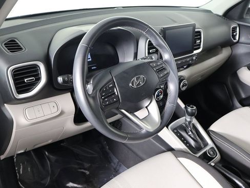 Used 2024 Hyundai Venue SEL image 25