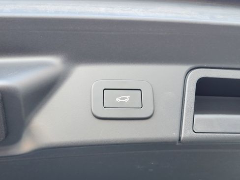 Certified 2023 Land Rover Range Rover Velar R-Dynamic S image 37