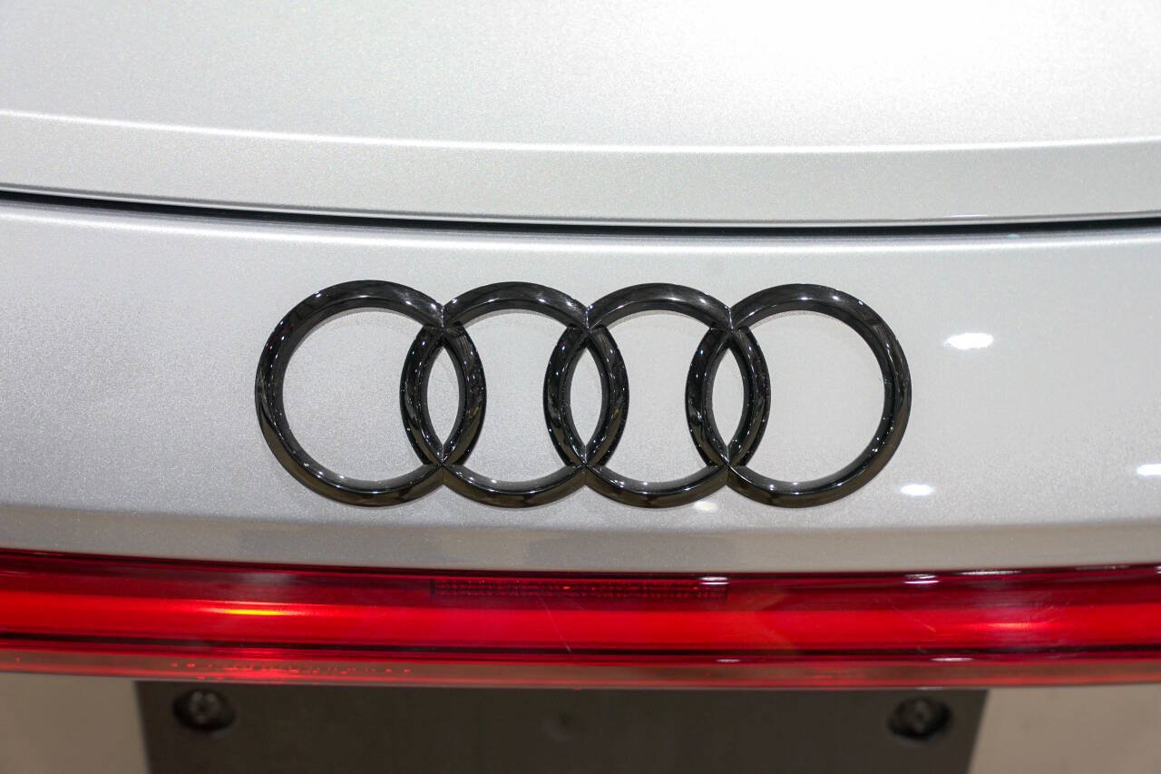 Used 2022 Audi e-tron GT Premium Plus w/ Performance Package AWD/4WD image 23