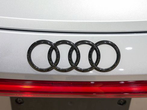 Used 2022 Audi e-tron GT Premium Plus w/ Performance Package AWD/4WD image 23