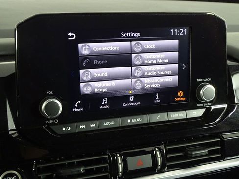 Used 2024 Nissan Pathfinder SV image 36