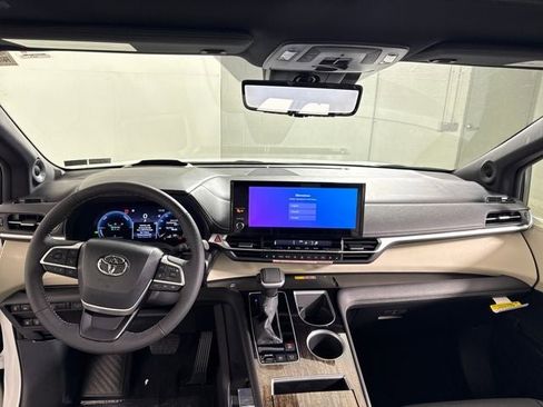 New 2026 Toyota Sienna Platinum image 20