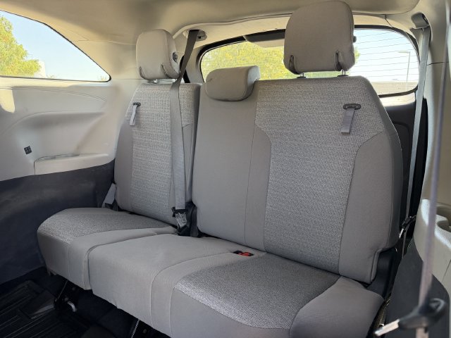 Used 2021 Toyota Sienna LE FWD image 26