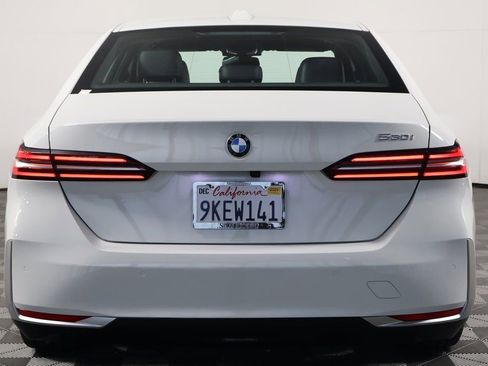 Used 2024 BMW 530i w/ Convenience Package image 5