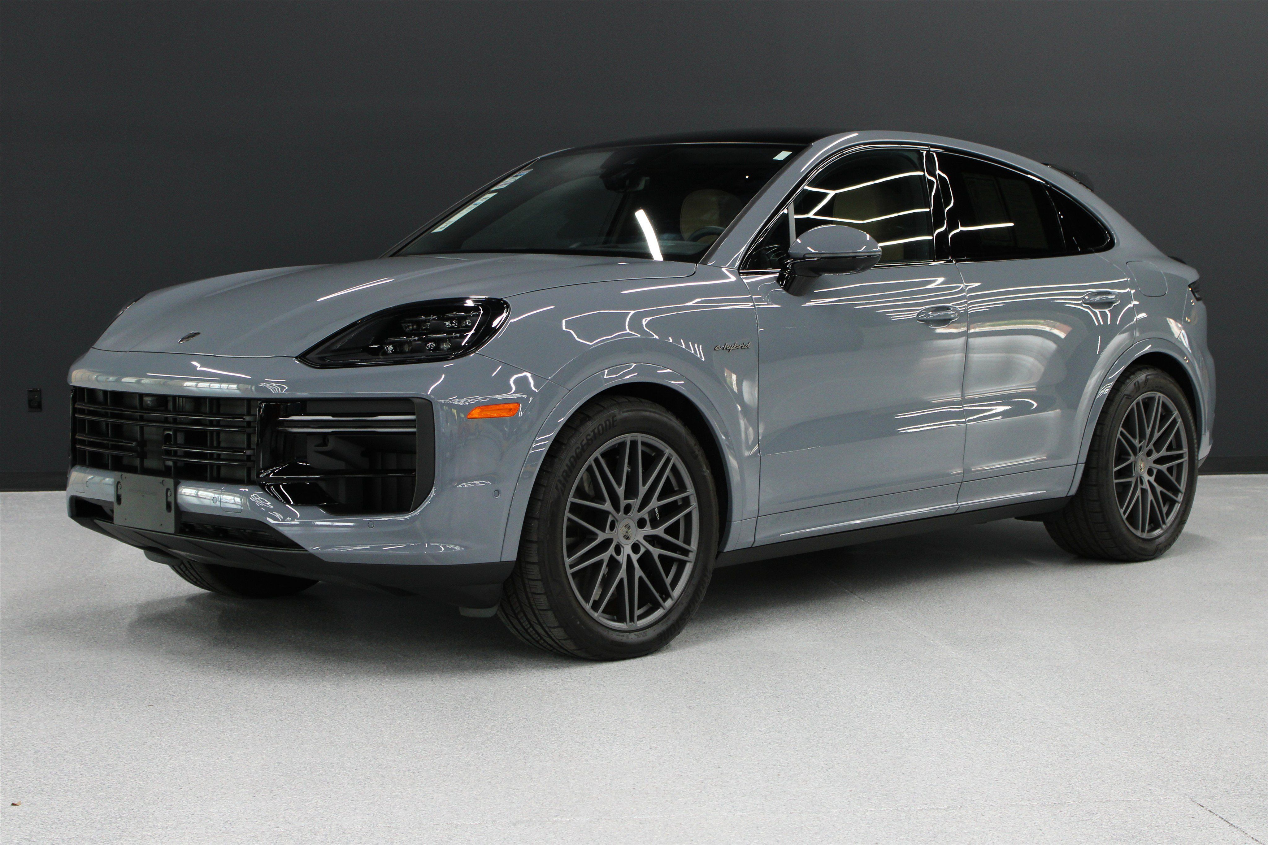 Used 2025 Porsche Cayenne Turbo AWD/4WD image 39