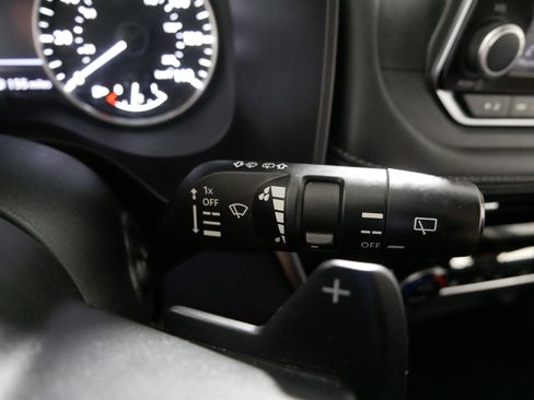 Used 2023 Nissan Rogue SL AWD/4WD image 32