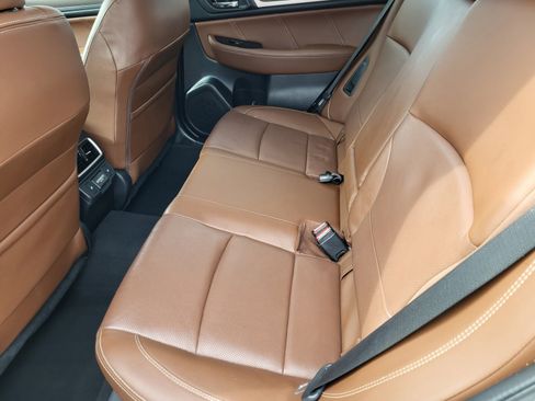 Used 2018 Subaru Outback 2.5i Touring image 17