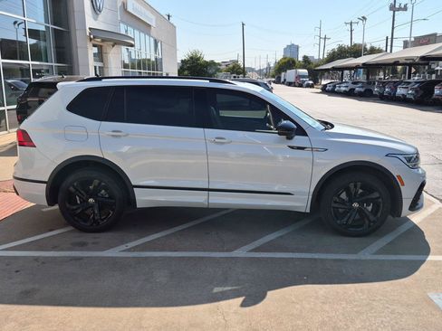 Certified 2023 Volkswagen Tiguan SE R-Line FWD image 4