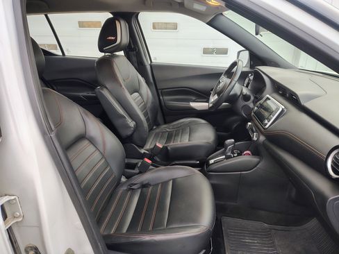 Used 2020 Nissan Kicks SR w/ SR Premium Package image 14