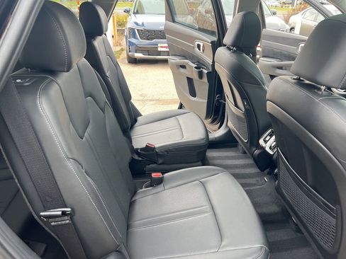 Certified 2022 Kia Sorento SX image 16