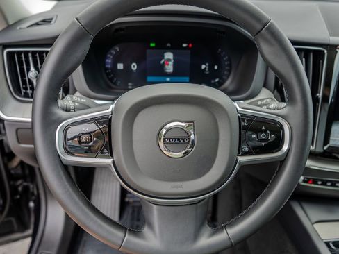 Used 2025 Volvo XC60 B5 Plus AWD/4WD image 5