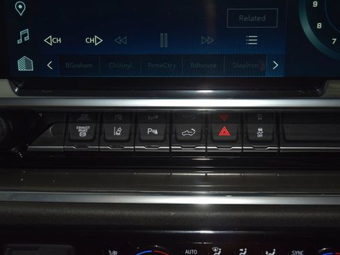 Used 2024 Chevrolet Silverado 2500 High Country w/ High Country Premium Package AWD/4WD image 36