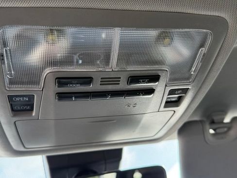 Used 2018 Toyota Highlander XLE AWD/4WD image 27