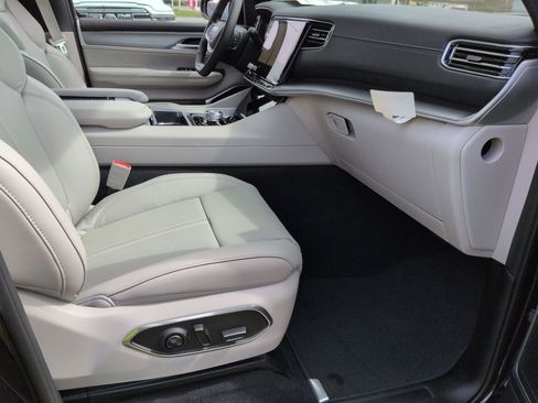 New 2026 Jeep Grand Wagoneer L 2WD image 22
