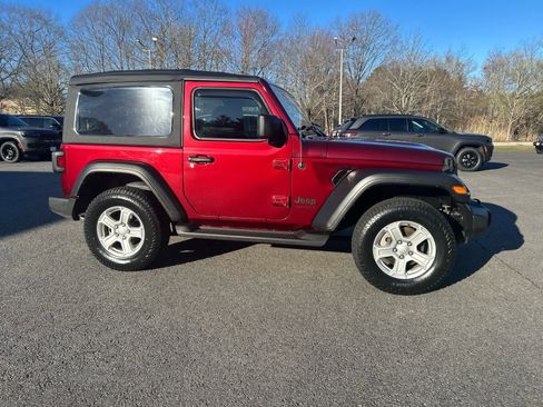 Used 2022 Jeep Wrangler Sport AWD/4WD image 3