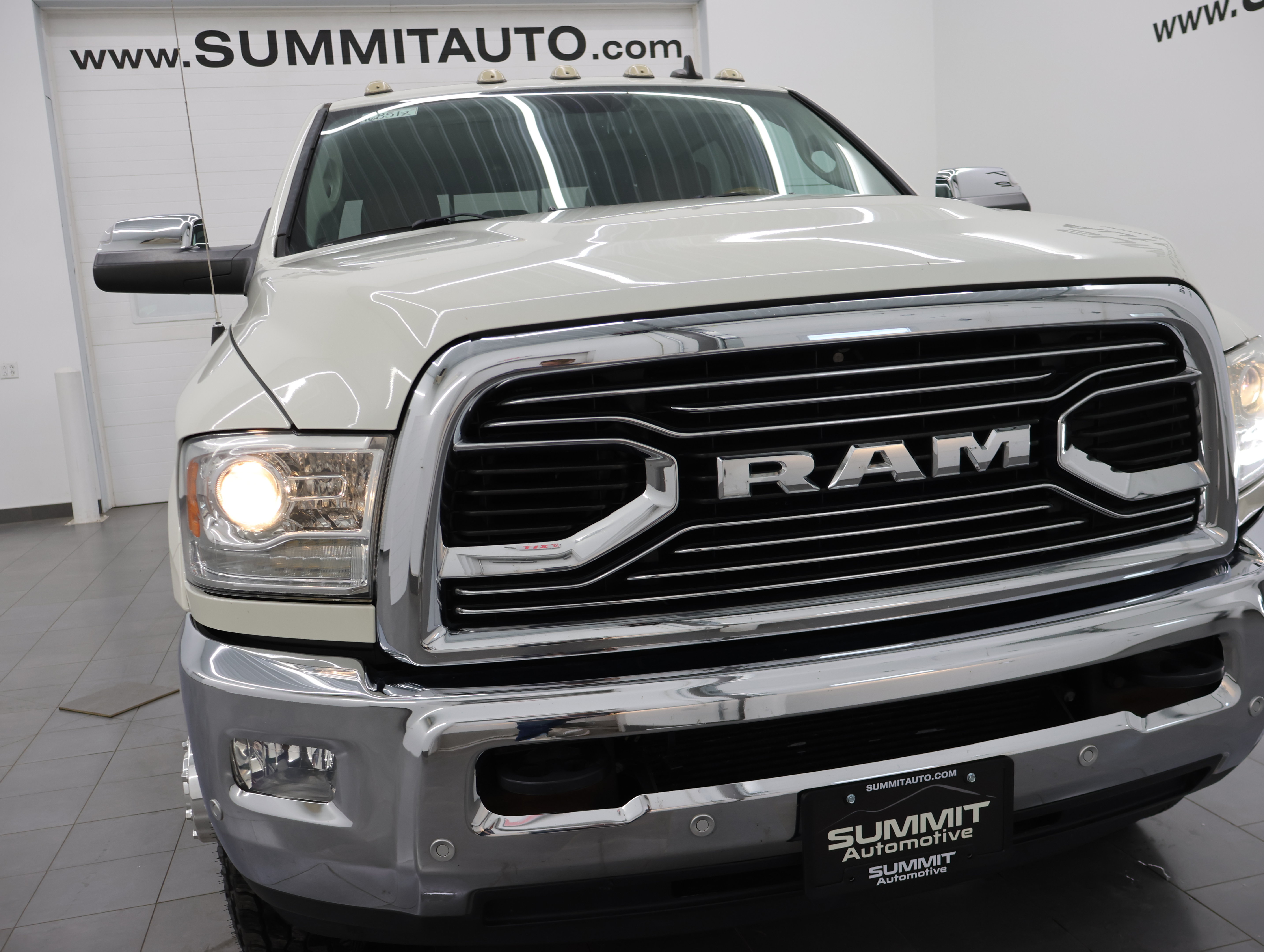 Used 2017 RAM 3500 Laramie Longhorn w/ Convenience Group AWD/4WD image 23