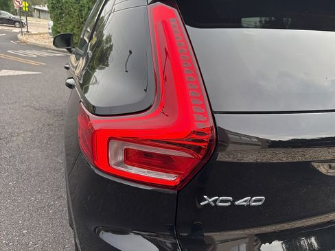Used 2020 Volvo XC40 T5 Momentum w/ Protection Package Premier AWD/4WD image 22