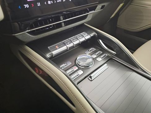 New 2025 Lincoln Nautilus Premier w/ Jet Appearance Package AWD/4WD image 31