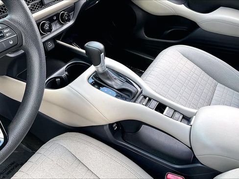 Certified 2025 Honda HR-V LX image 13