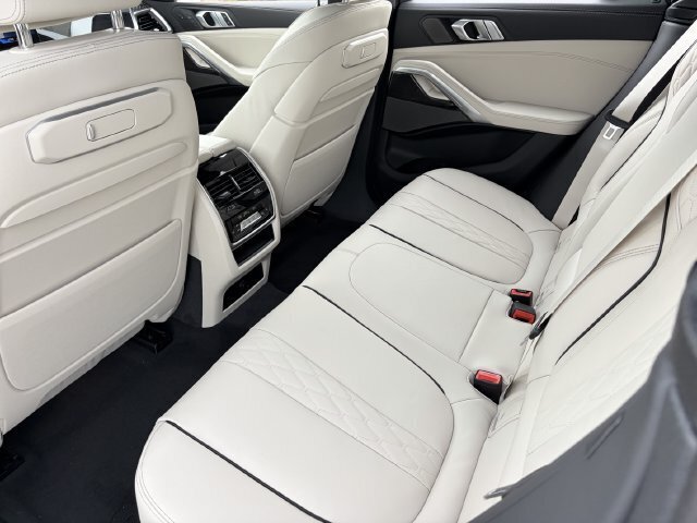 New 2027 BMW X6 xDrive40i w/ Climate Comfort Package AWD/4WD image 16