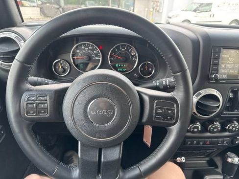 Used 2017 Jeep Wrangler Unlimited Sahara w/ Connectivity Group AWD/4WD image 15
