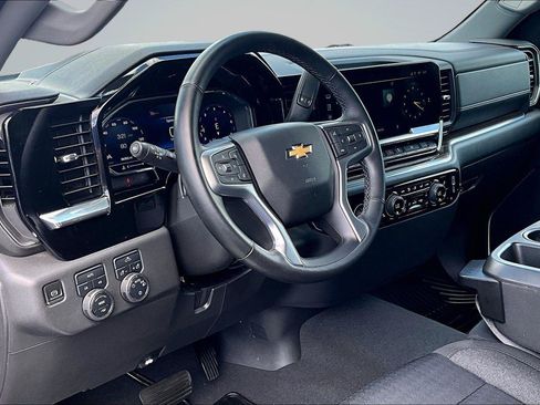 Used 2023 Chevrolet Silverado 1500 LT AWD/4WD image 15