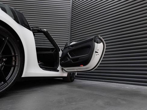 Certified 2026 Porsche 911 Targa 4 GTS AWD/4WD image 34