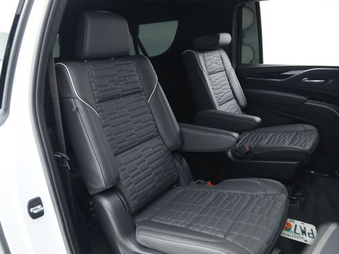 Used 2024 Cadillac Escalade ESV V w/ LPO, ONYX Package image 22