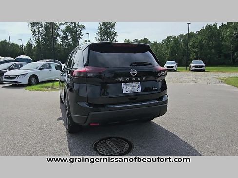 Used 2024 Nissan Rogue SV w/ SV Premium Package FWD image 28