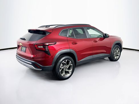 Used 2025 Chevrolet Trax LT w/ LT Convenience Package image 9