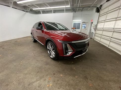 Certified 2025 Cadillac Lyriq Luxury w/ LPO, Floor Liner Package image 8