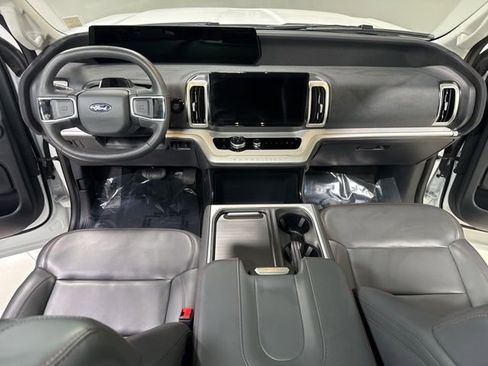 Used 2025 Ford Expedition Active AWD/4WD image 17