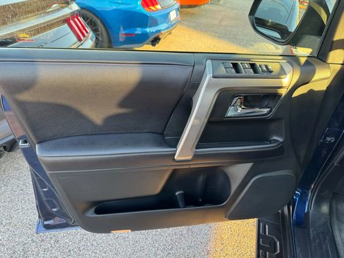 Used 2016 Toyota 4Runner SR5 Premium image 15