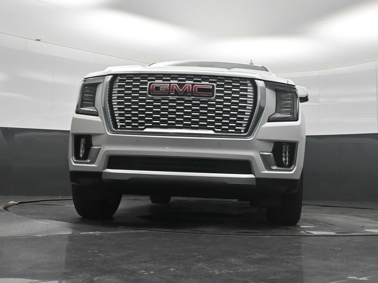 Used 2024 GMC Yukon Denali w/ Advanced Technology Package AWD/4WD image 27