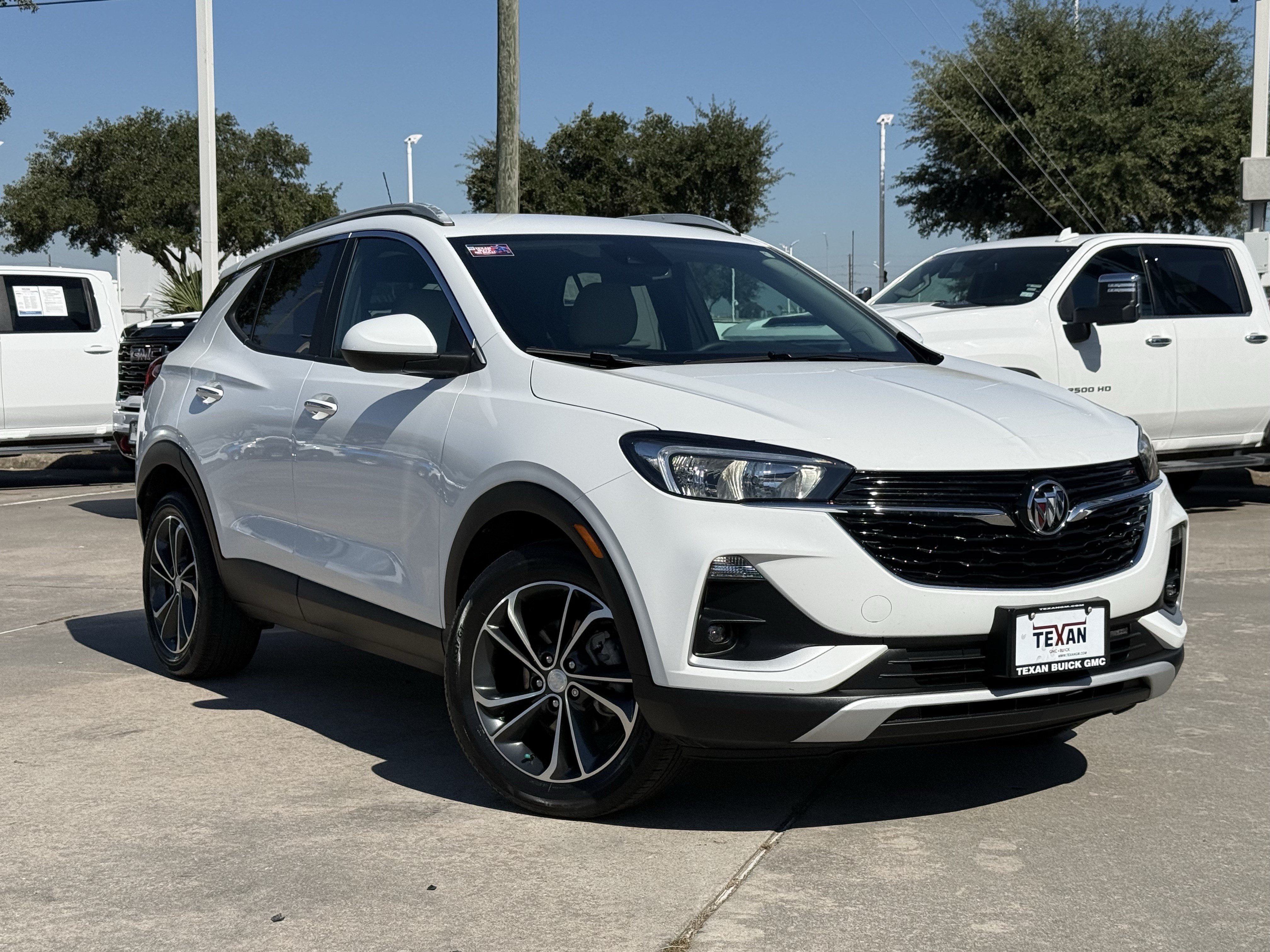 Used 2023 Buick Encore GX Select FWD image 2