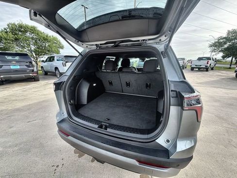 Used 2026 Chevrolet Equinox LT FWD image 25