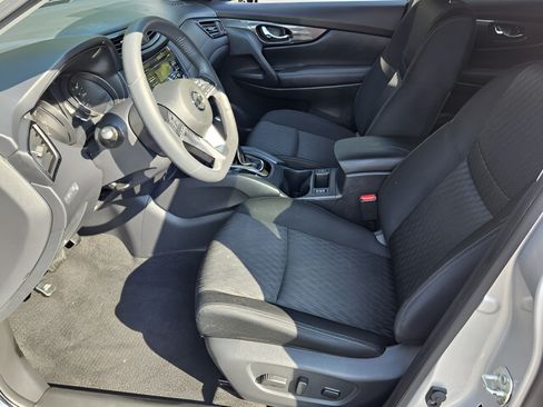 Used 2017 Nissan Rogue SV FWD image 12