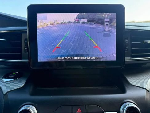Used 2020 Ford Explorer XLT w/ Equipment Group 202A AWD/4WD image 12