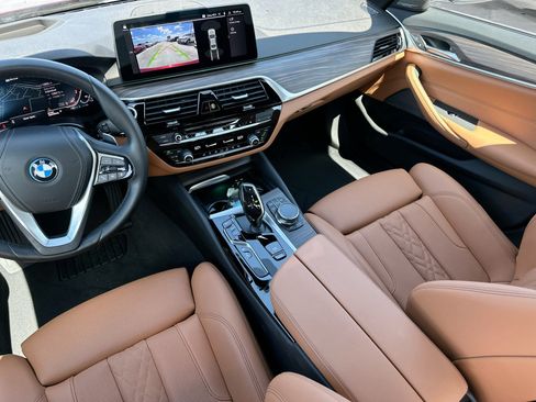 Used 2023 BMW 530e w/ Premium Package RWD image 25