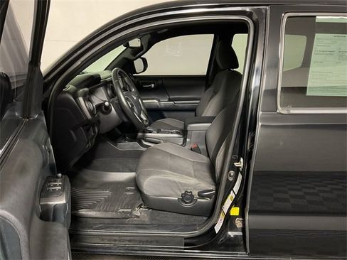 Used 2016 Toyota Tacoma TRD Sport image 18