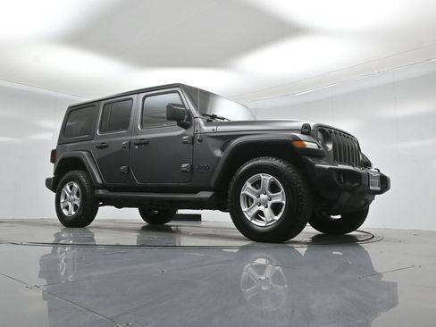Used 2022 Jeep Wrangler Unlimited Sport image 4