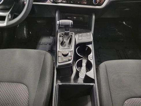 Used 2025 Kia Sportage LX image 17