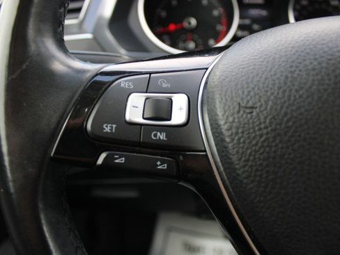 Used 2018 Volkswagen Tiguan SE w/ Panoramic Sunroof Package image 26