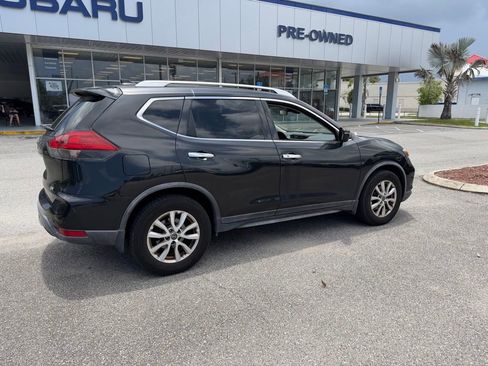Used 2019 Nissan Rogue SV FWD image 3