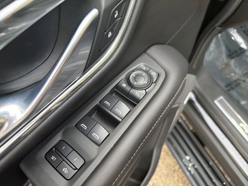 Used 2023 GMC Yukon XL AT4 w/ Technology Package image 13