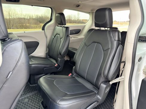 Used 2024 Chrysler Pacifica Touring-L w/ Road Tripper Package FWD image 33