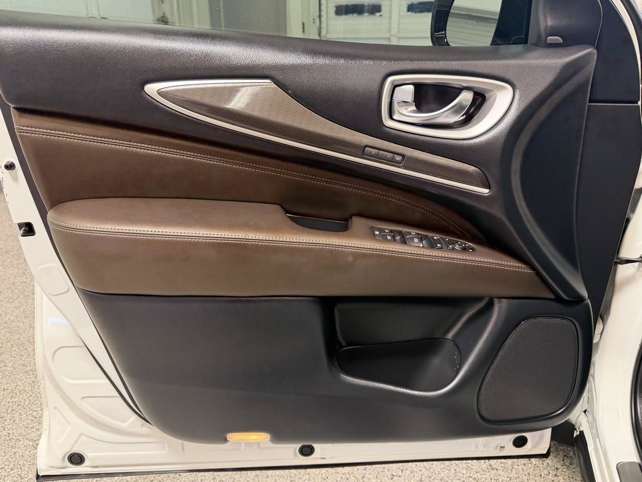 Used 2020 INFINITI QX60 Luxe w/ Essential Package FWD image 12