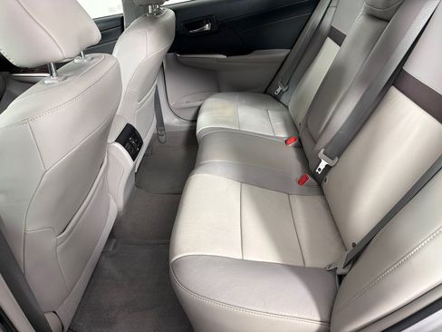 Used 2014 Toyota Camry XLE w/ Leather Package FWD image 19