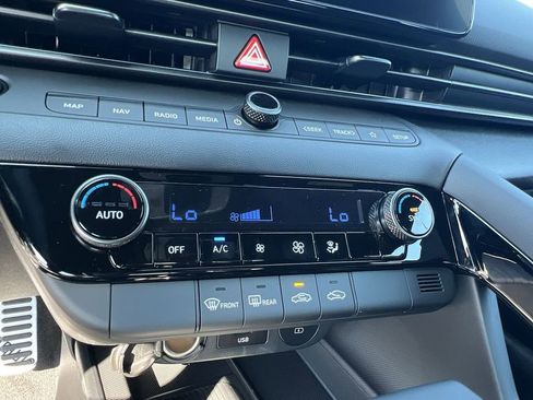 New 2025 Hyundai Elantra SEL image 17