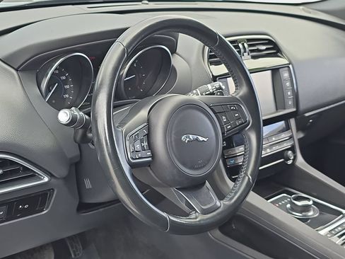 Used 2017 Jaguar F-PACE Premium AWD/4WD image 19